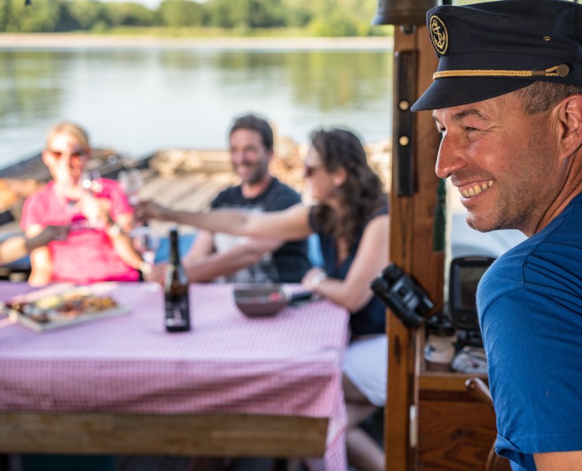 France Trip Secrets - Traditional boat cruise on the Loire River - ©OT Saumur