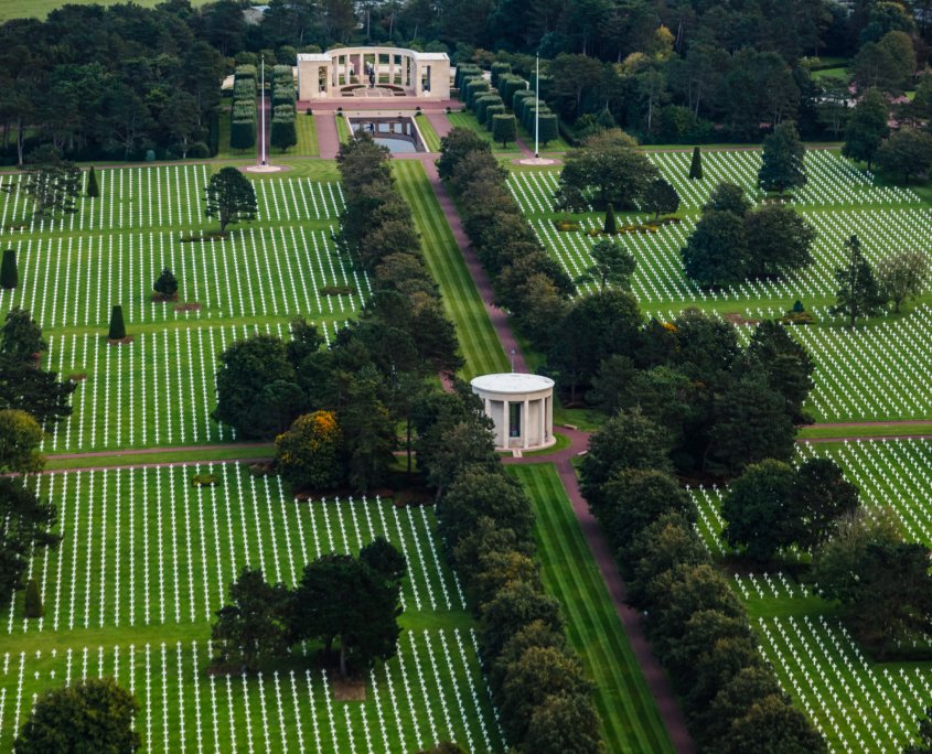 France Trip Secrets - Normandy Military Cemetary D-Day Landings - © The Explorers - Valentin Pacaut - Normandie Tourisme